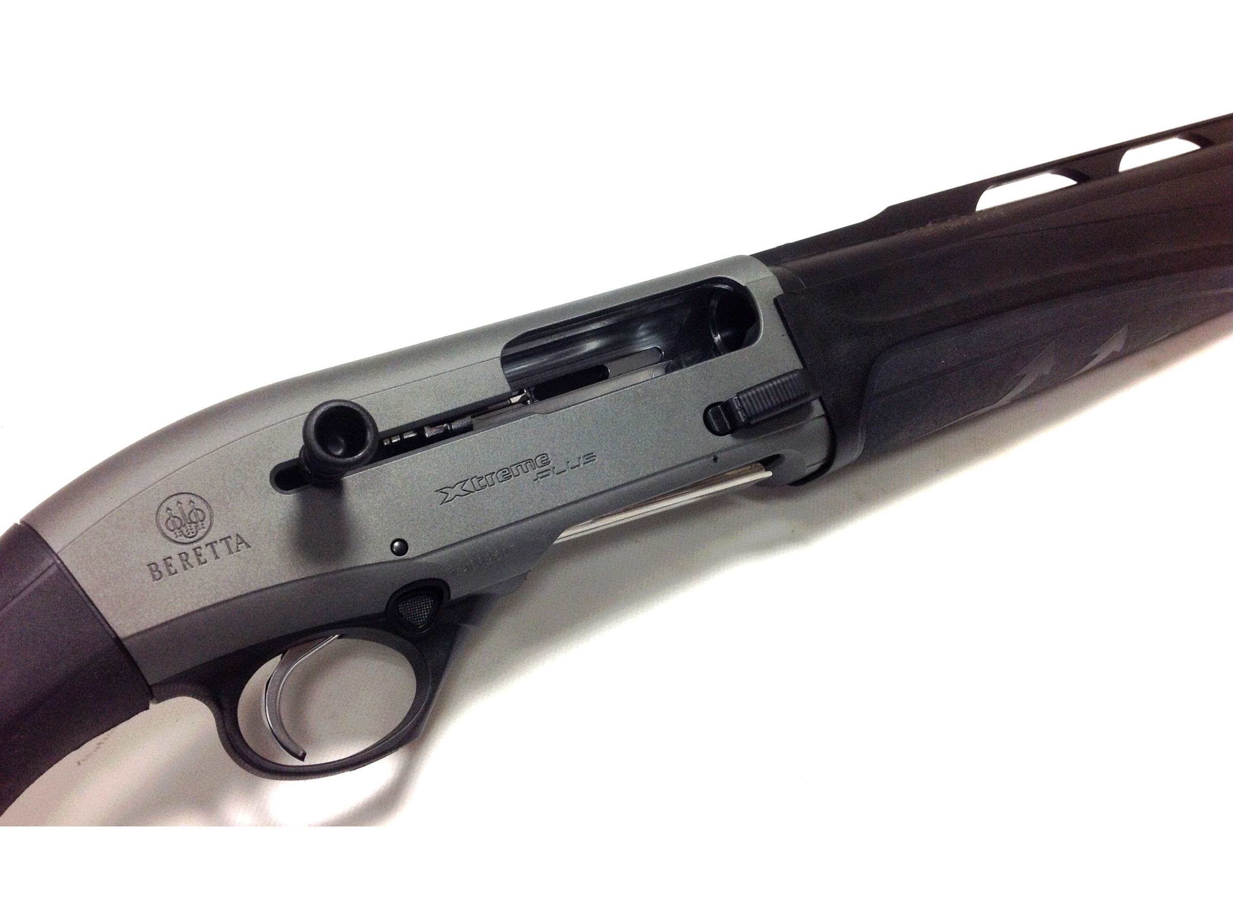 Beretta A400 Xtreme Plus 28" shotgun with kick off