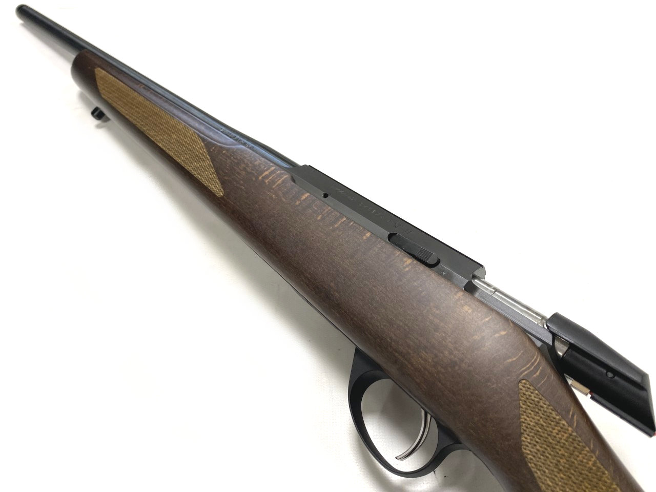 tikka t1x hunter .22 lr wood stock rifle